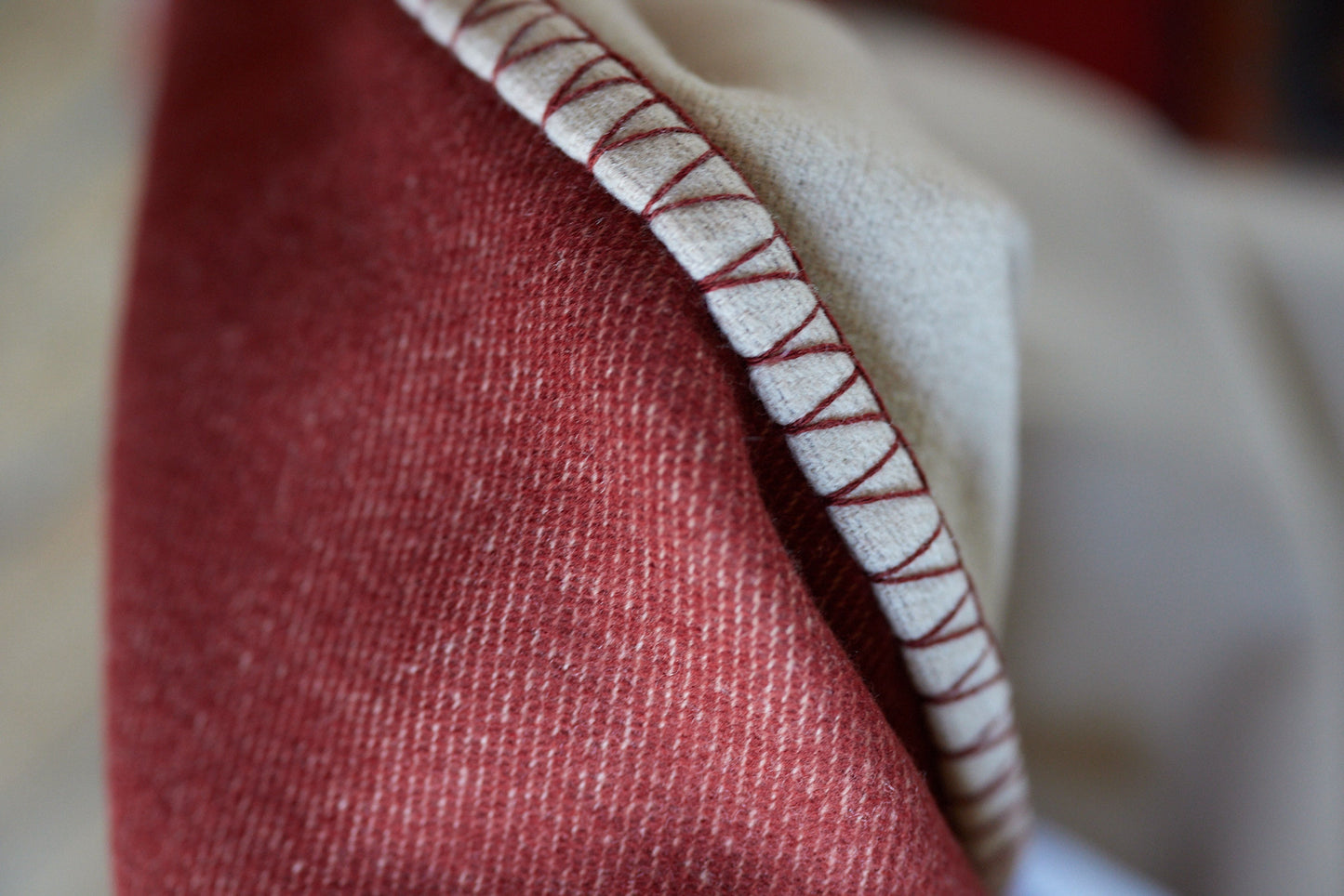 Le Plaid Cachemire & Laine Réversible Stitché