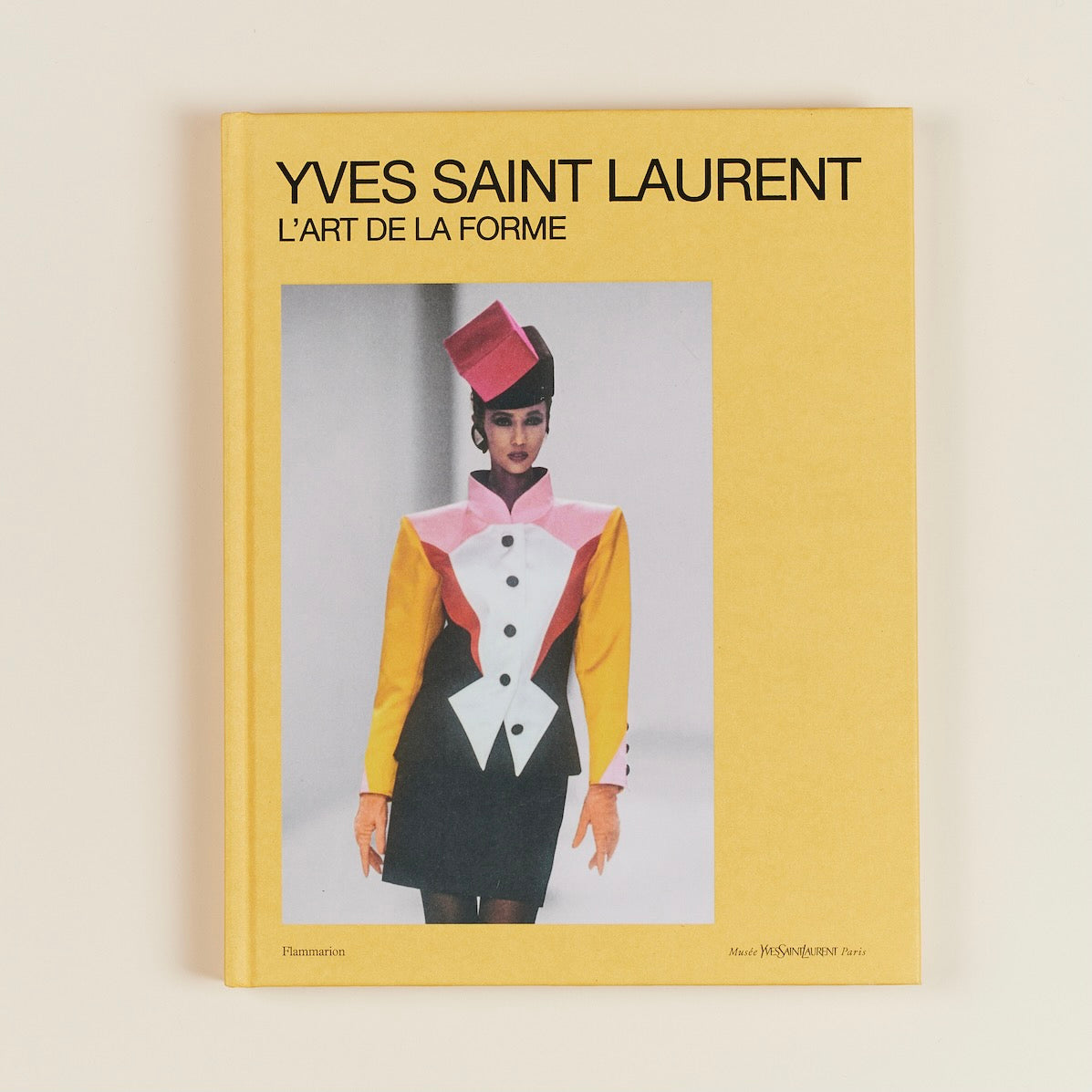 Yves Saint Laurent - L'Art de la forme